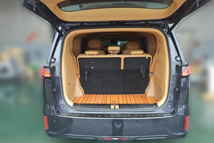 Used VOYAH Dream 2024 PHEV Extended-Range Premium Edition Trunk