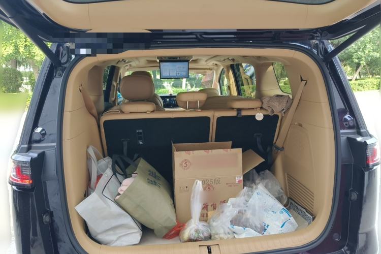 Used VOYAH Dream 2024 PHEV Ultra-Long Range Flagship Edition Trunk