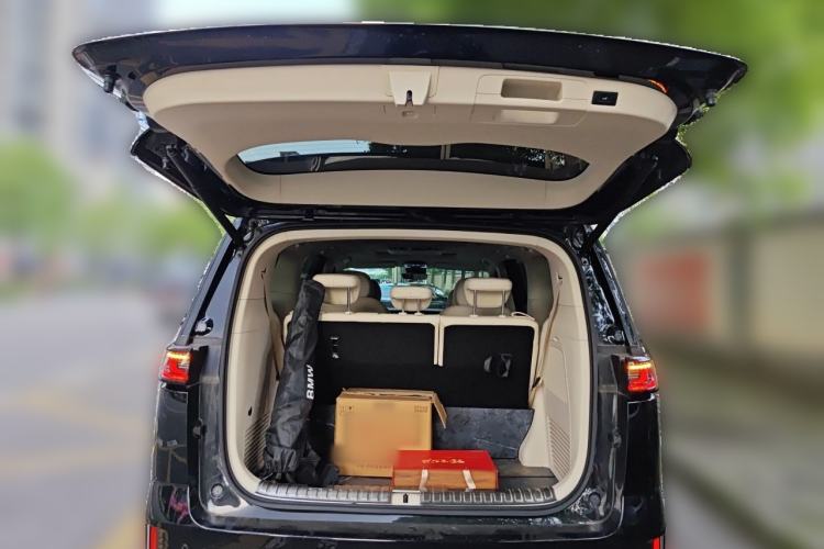 Used VOYAH Dream 2024 PHEV Extended-Range Premium Edition Trunk