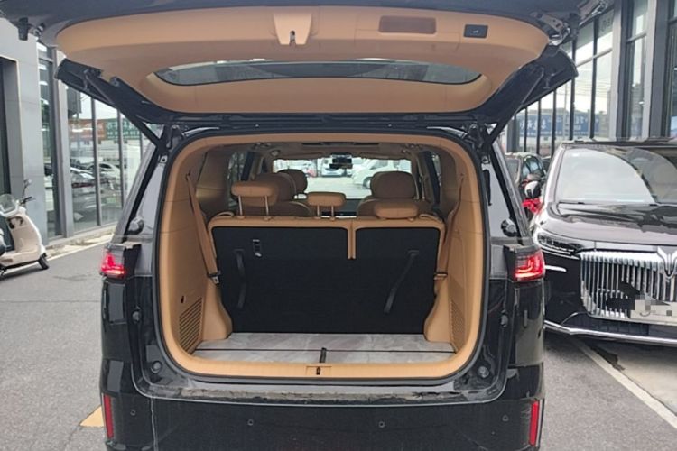 Used VOYAH Dream 2024 PHEV Extended-Range Premium Edition Trunk