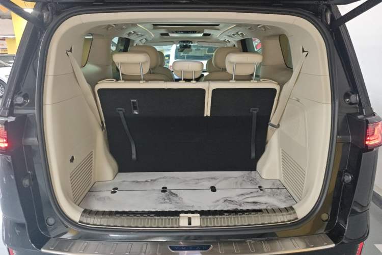 Used VOYAH Dream 2024 PHEV Ultra-Long Range Flagship Edition Trunk