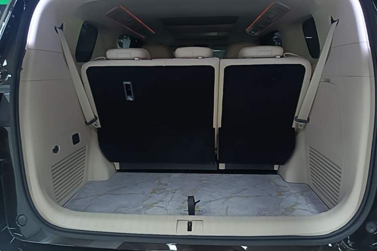 Used VOYAH Dream 2024 EV Long-Range Premium Edition Trunk