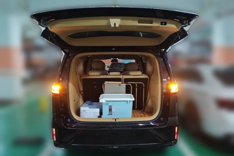 Used VOYAH Dream 2024 PHEV Ultra-Long Range Flagship Edition Trunk