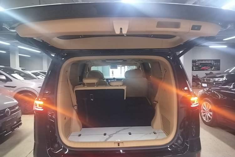 Used VOYAH Dream 2024 PHEV Ultra-Long Range Flagship Edition Trunk