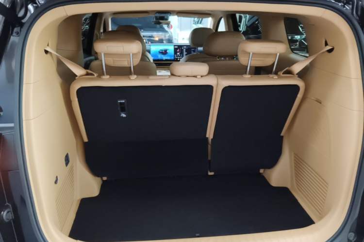 Used VOYAH Dream 2024 PHEV Ultra-Long Range Flagship Edition Trunk