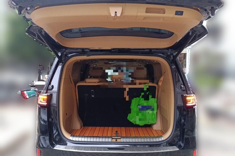 Used VOYAH Dream 2024 PHEV Extended-Range Premium Edition Trunk