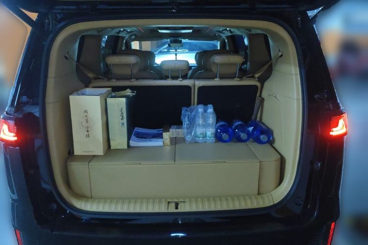 Used VOYAH Dream 2024 PHEV Ultra-Long Range Flagship Edition Trunk