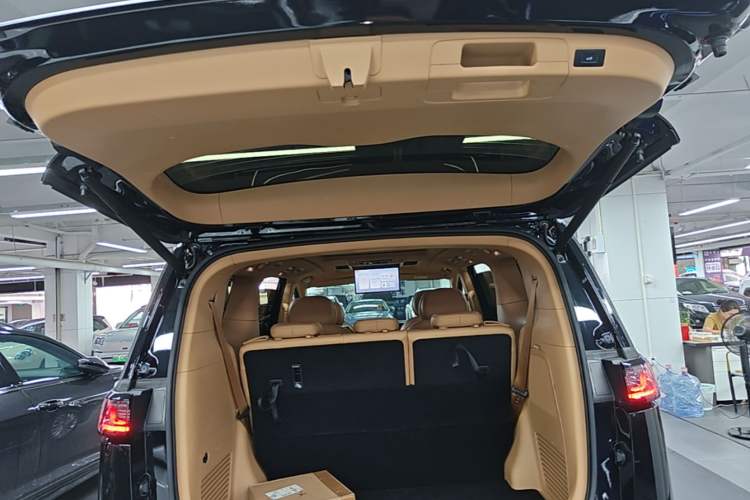 Used VOYAH Dream 2024 PHEV Extended-Range Premium Edition Trunk