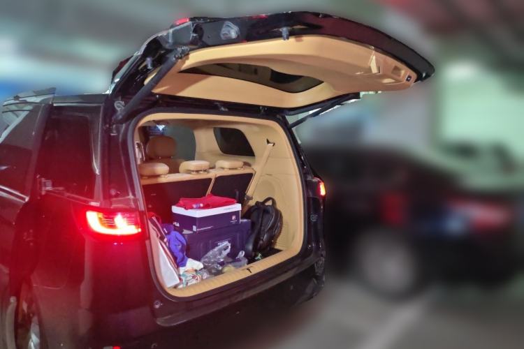 Used VOYAH Dream 2024 PHEV Extended-Range Premium Edition Trunk