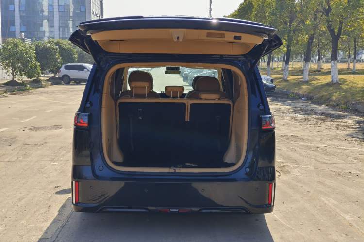 Used VOYAH Dream 2024 PHEV Ultra-Long Range Flagship Edition Trunk