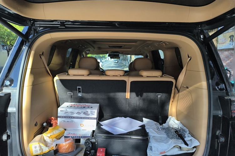 Used VOYAH Dream 2024 PHEV Extended-Range Premium Edition Trunk