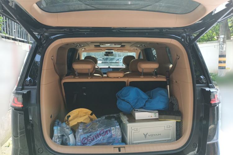 Used VOYAH Dream 2024 EV Long-Range Premium Edition Trunk