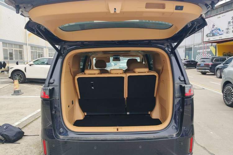 Used VOYAH Dream 2024 PHEV Ultra-Long Range Flagship Edition Trunk