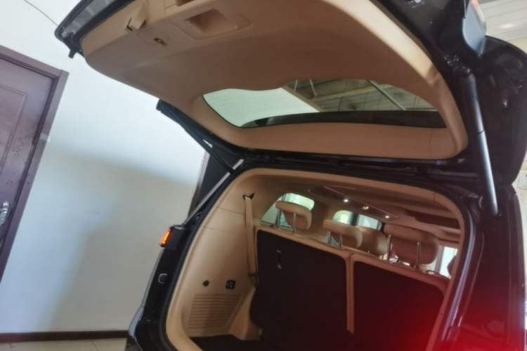 Used VOYAH Dream 2024 PHEV Ultra-Long Range Flagship Edition Trunk