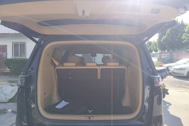 Used VOYAH Dream 2024 PHEV Extended-Range Premium Edition Trunk