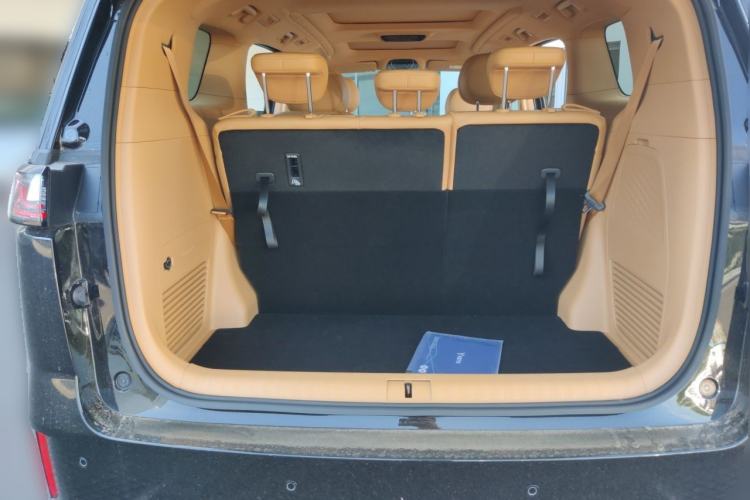 Used VOYAH Dream 2024 PHEV Extended-Range Premium Edition Trunk