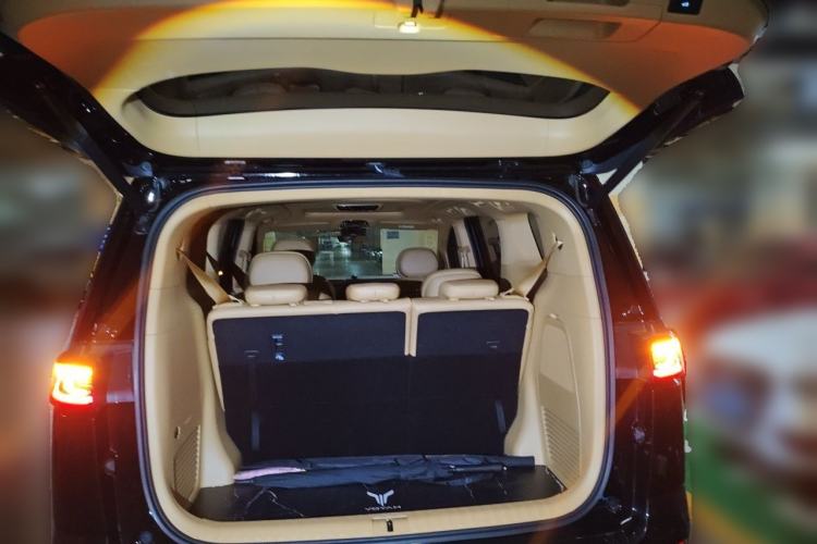 Used VOYAH Dream 2024 PHEV Extended-Range Premium Edition Trunk