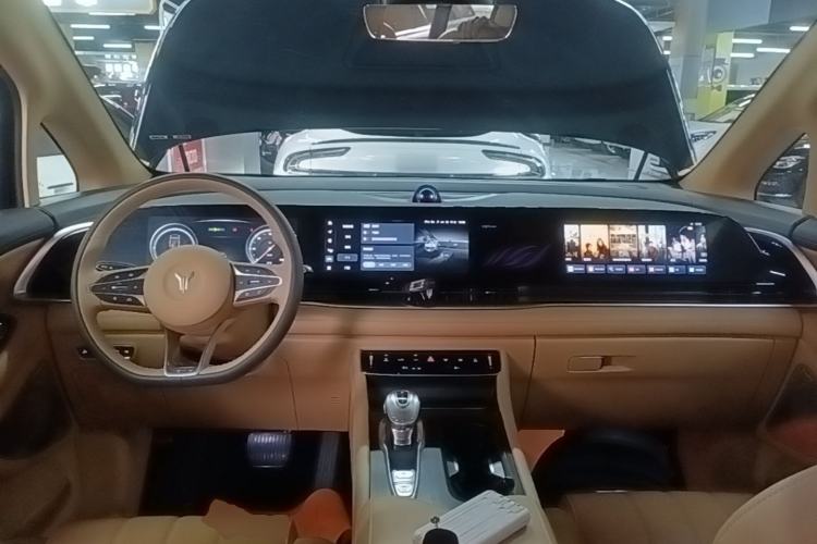 Used VOYAH Dream 2024 PHEV Extended-Range Premium Edition Center Console