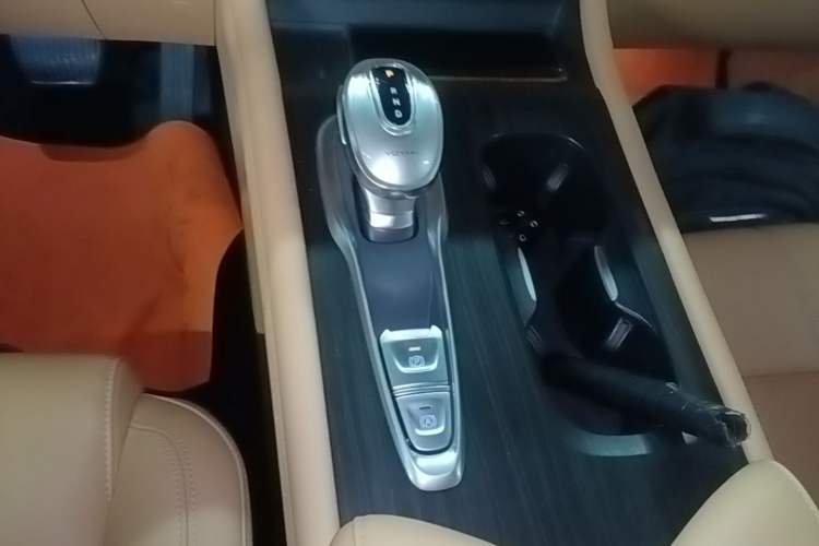 Used VOYAH Dream 2024 PHEV Extended-Range Premium Edition Gear Lever