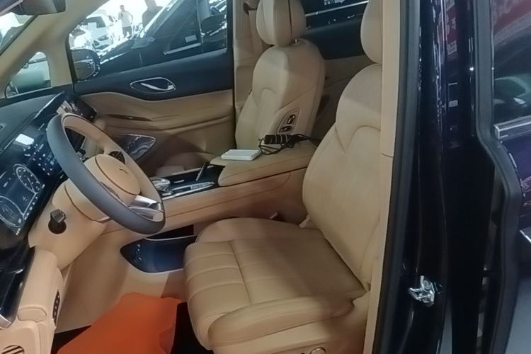 Used VOYAH Dream 2024 PHEV Extended-Range Premium Edition Left Front Seat