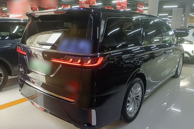 Used VOYAH Dream 2024 PHEV Extended-Range Premium Edition Rear Right 45 Deg