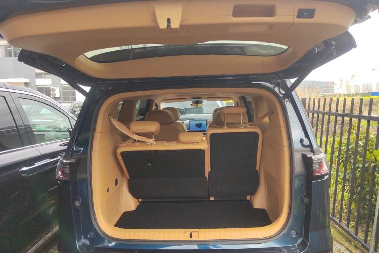 Used VOYAH Dream 2024 PHEV Ultra-Long Range Flagship Edition Trunk