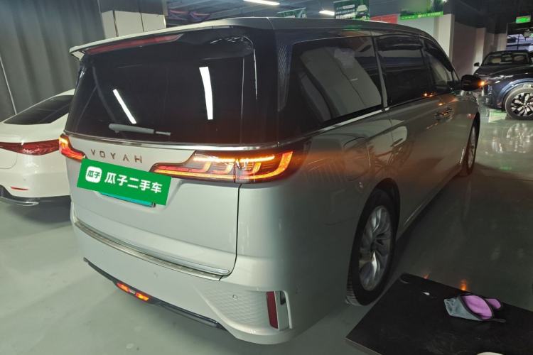 Used VOYAH Dream 2024 PHEV Extended-Range Premium Edition Rear Right 45 Deg