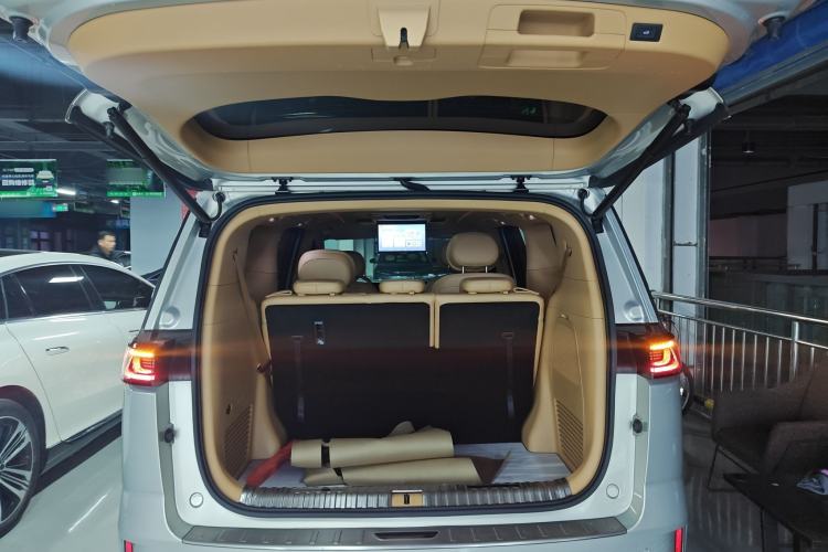 Used VOYAH Dream 2024 PHEV Extended-Range Premium Edition Trunk