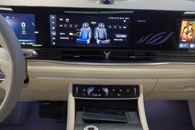 Used VOYAH Dream 2024 PHEV Extended-Range Premium Edition Audio And AC Panel