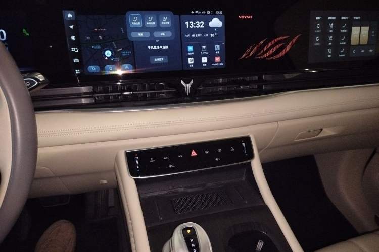 Used VOYAH Dream 2024 PHEV Extended-Range Premium Edition Audio And AC Panel