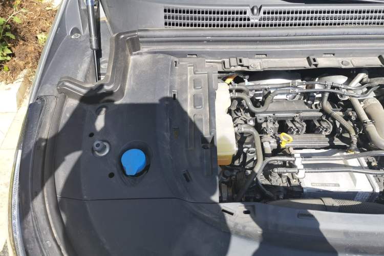 Used VOYAH Dream 2024 PHEV Ultra-Long Range Flagship Edition Engine Bay Right