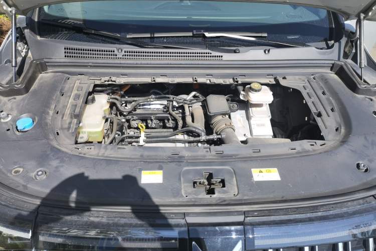 Used VOYAH Dream 2024 PHEV Ultra-Long Range Flagship Edition Engine Bay