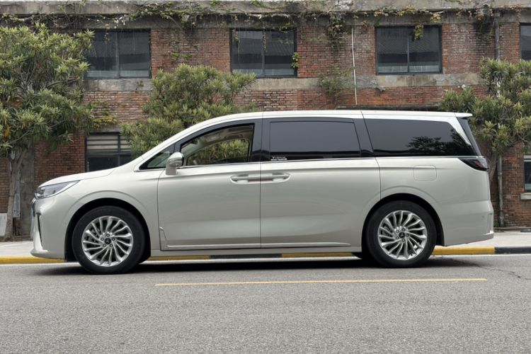 Used VOYAH Dream 2024 PHEV Extended-Range Premium Edition Exterior 2