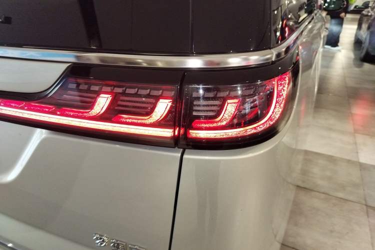 Used VOYAH Dream 2024 PHEV Extended-Range Premium Edition Exterior 3