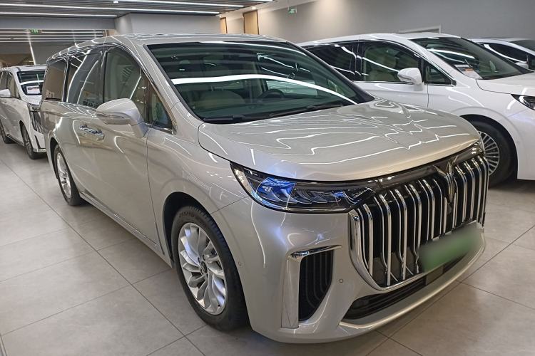 Used VOYAH Dream 2024 PHEV Extended-Range Premium Edition Front Right 45 Deg