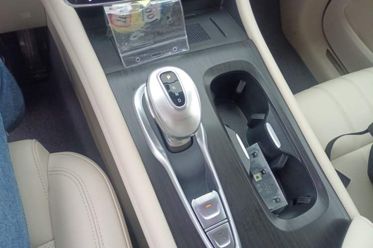 Used VOYAH Dream 2024 PHEV Extended-Range Premium Edition Gear Lever