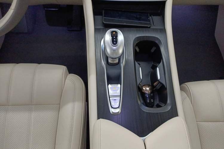 Used VOYAH Dream 2024 PHEV Extended-Range Premium Edition Gear Lever