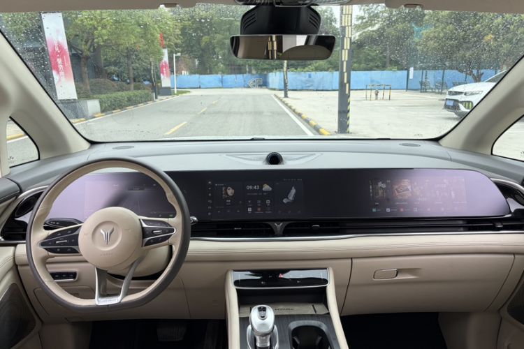 Used VOYAH Dream 2024 PHEV Extended-Range Premium Edition Interior 1