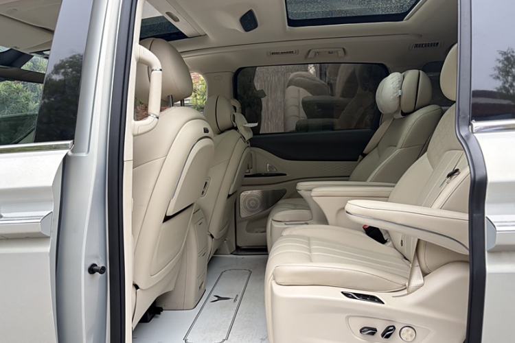 Used VOYAH Dream 2024 PHEV Extended-Range Premium Edition Interior 2