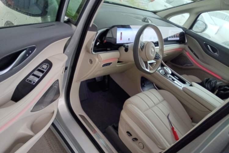Used VOYAH Dream 2024 PHEV Extended-Range Premium Edition Interior 3