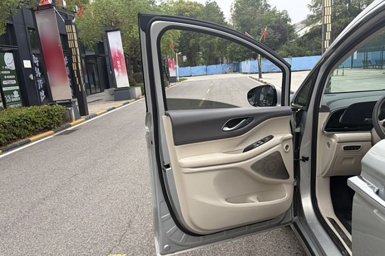 Used VOYAH Dream 2024 PHEV Extended-Range Premium Edition Interior 3