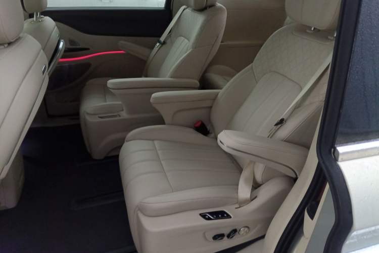 Used VOYAH Dream 2024 PHEV Extended-Range Premium Edition Interior 4