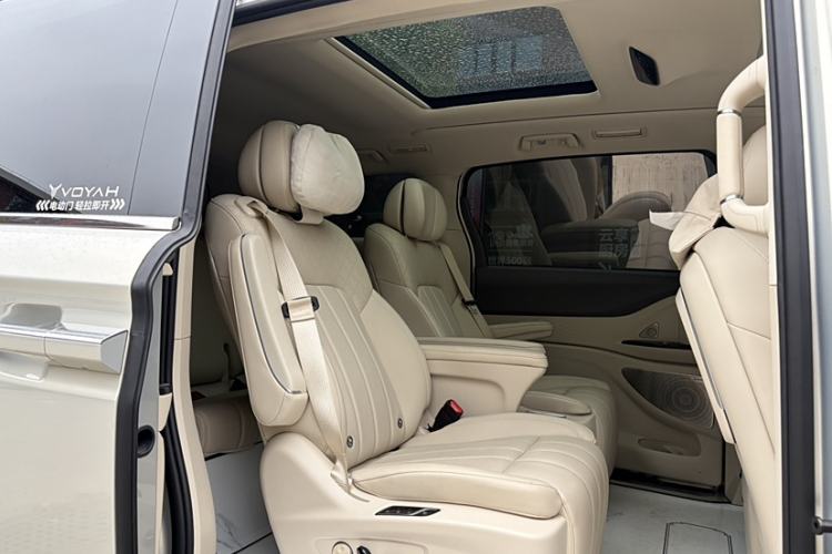 Used VOYAH Dream 2024 PHEV Extended-Range Premium Edition Interior 4