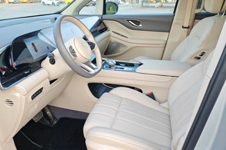 Used VOYAH Dream 2024 PHEV Extended-Range Premium Edition Interior 5
