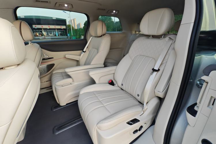 Used VOYAH Dream 2024 PHEV Extended-Range Premium Edition Interior 6