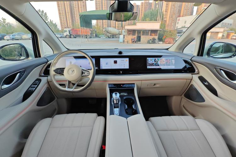 Used VOYAH Dream 2024 PHEV Extended-Range Premium Edition Interior 7