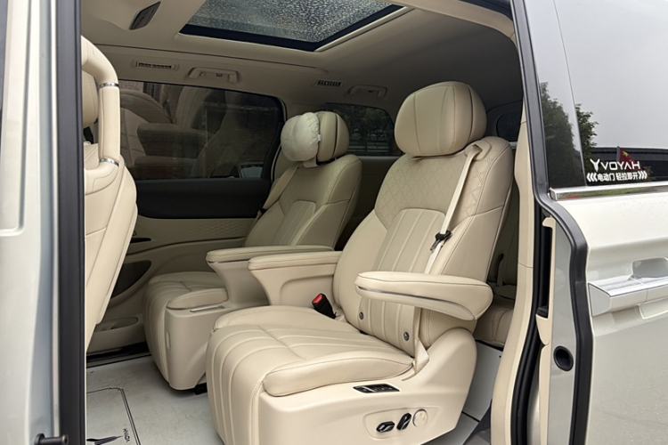 Used VOYAH Dream 2024 PHEV Extended-Range Premium Edition Interior 7