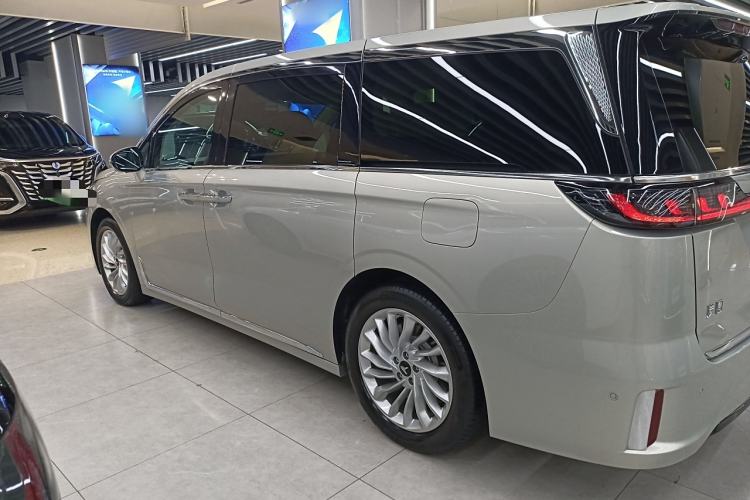 Used VOYAH Dream 2024 PHEV Extended-Range Premium Edition Left Side