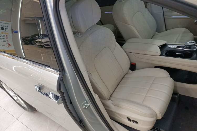 Used VOYAH Dream 2024 PHEV Extended-Range Premium Edition Right Front Seat