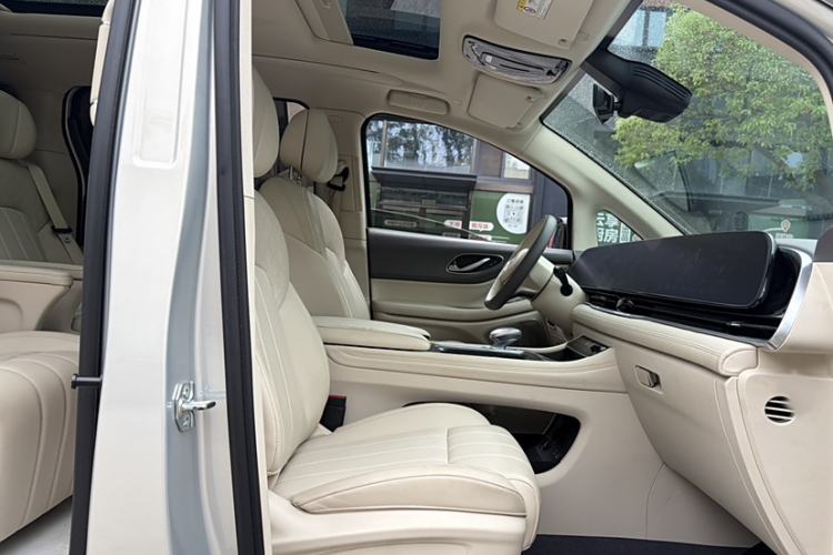Used VOYAH Dream 2024 PHEV Extended-Range Premium Edition Right Front Seat